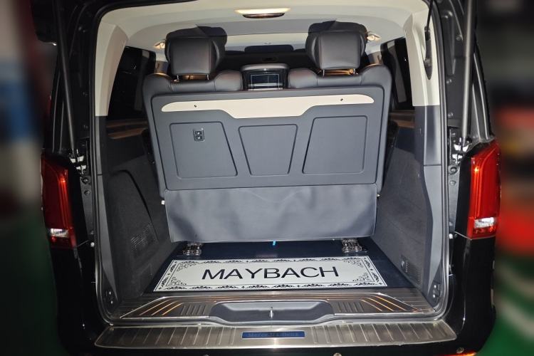 Used Mercedes-Benz V-Class 2017 V 260 Avantgarde Edition Trunk