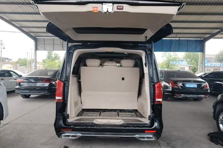 Used Mercedes-Benz V-Class 2017 V 260 L Prestige Extended Edition Trunk