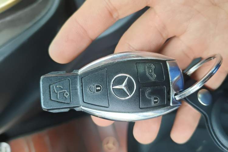 Used Mercedes-Benz V-Class 2017 V 260 Prestige Edition Vehicle Key