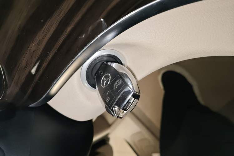 Used Mercedes-Benz V-Class 2017 V 260 Avantgarde Edition Vehicle Key