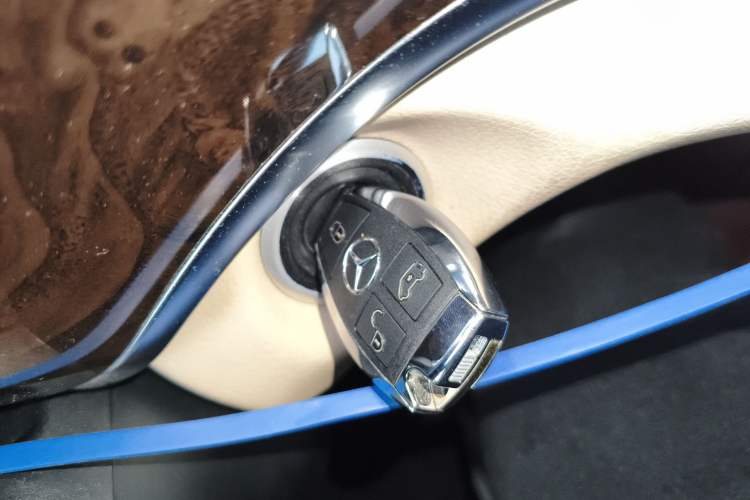 Used Mercedes-Benz V-Class 2017 V 260 L Prestige Extended Edition Vehicle Key