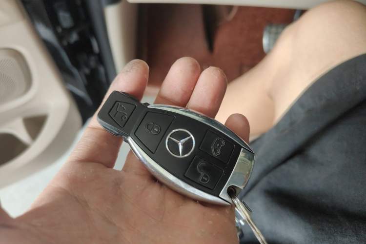 Used Mercedes-Benz V-Class 2017 V 260 L Prestige Extended Edition Vehicle Key