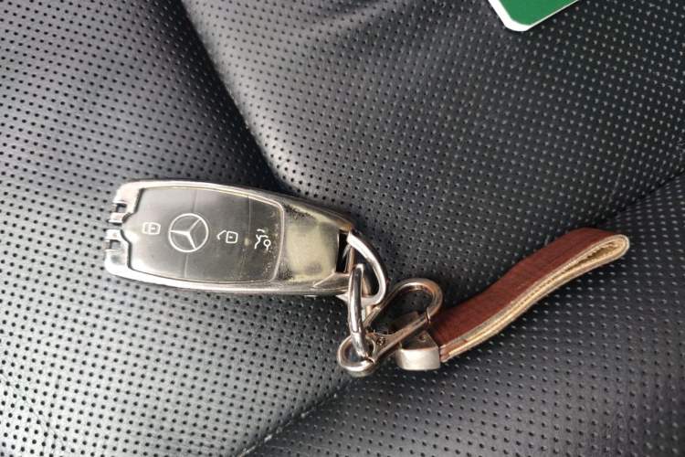 Used Mercedes-Benz V-Class 2017 V 260 L Prestige Extended Edition Vehicle Key