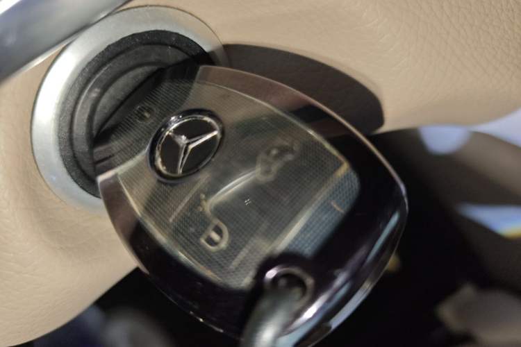 Used Mercedes-Benz V-Class 2017 V 260 L Prestige Extended Edition Vehicle Key
