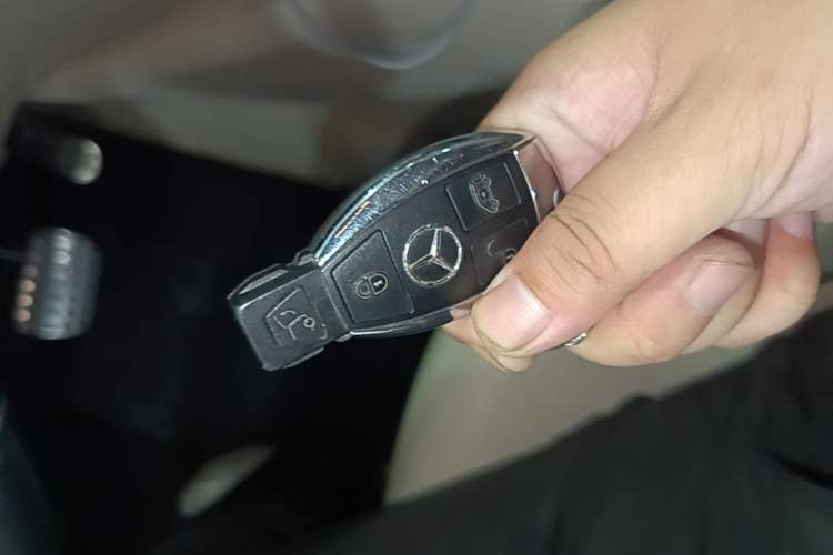 Used Mercedes-Benz V-Class 2017 V 260 L Prestige Extended Edition Vehicle Key