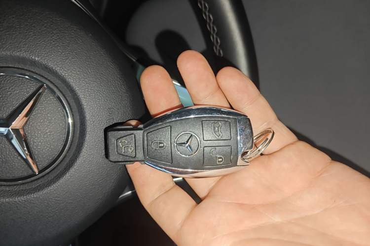 Used Mercedes-Benz V-Class 2017 V 260 L Prestige Extended Edition Vehicle Key