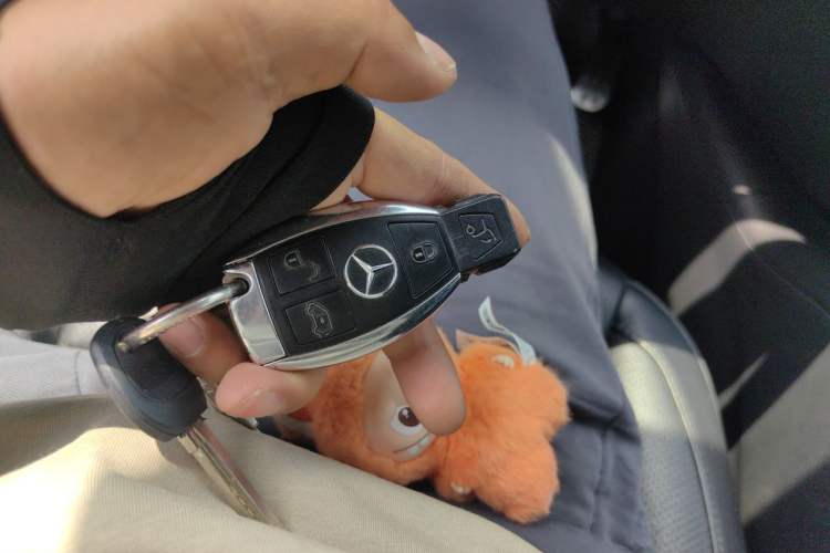 Used Mercedes-Benz V-Class 2017 V 260 L Prestige Extended Edition Vehicle Key