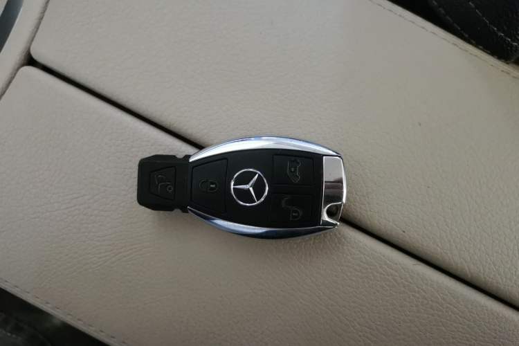 Used Mercedes-Benz V-Class 2017 V 260 L Prestige Extended Edition Vehicle Key