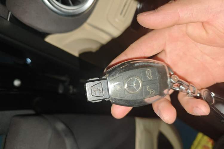 Used Mercedes-Benz V-Class  Vehicle Key