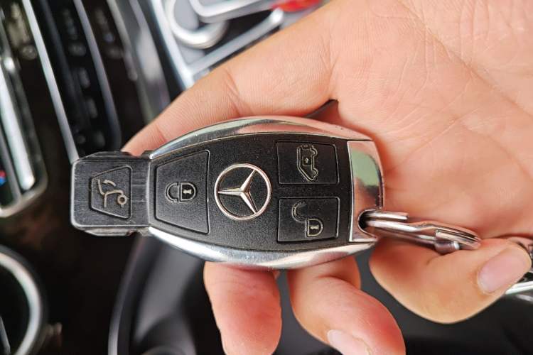 Used Mercedes-Benz V-Class 2017 V 260 L Prestige Extended Edition Vehicle Key