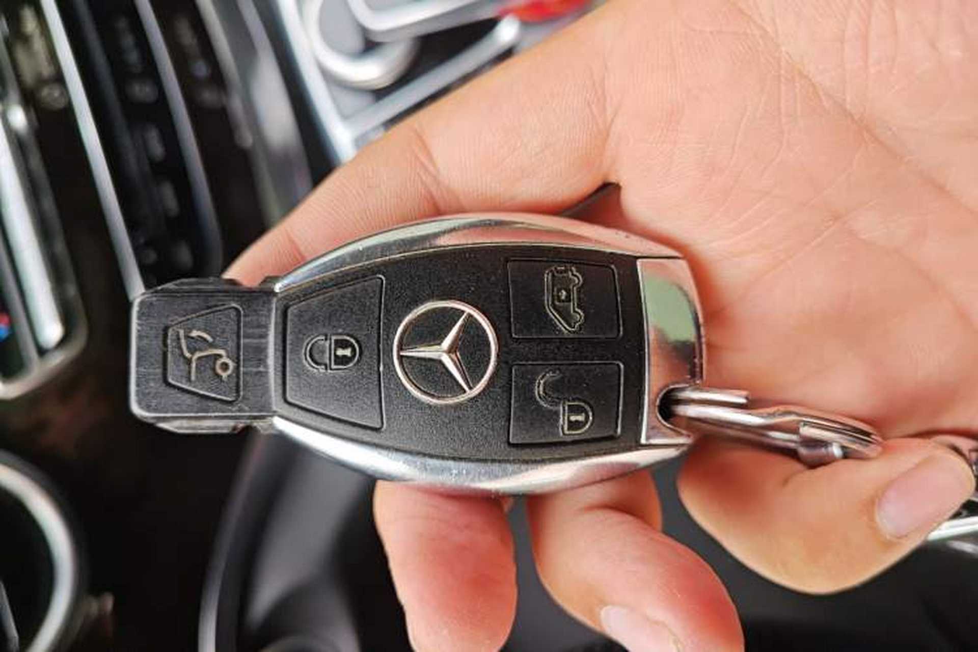 Used Mercedes-Benz V-Class 2017 V 260 L Prestige Extended Edition Vehicle Key