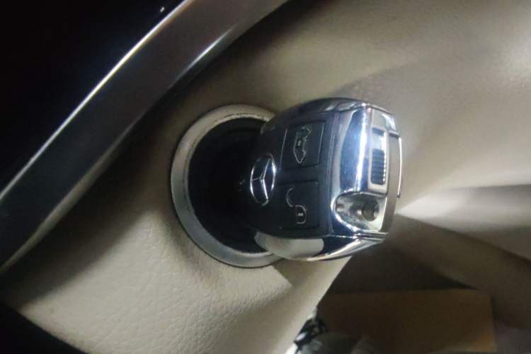 Used Mercedes-Benz V-Class 2017 V 260 Prestige Edition Vehicle Key