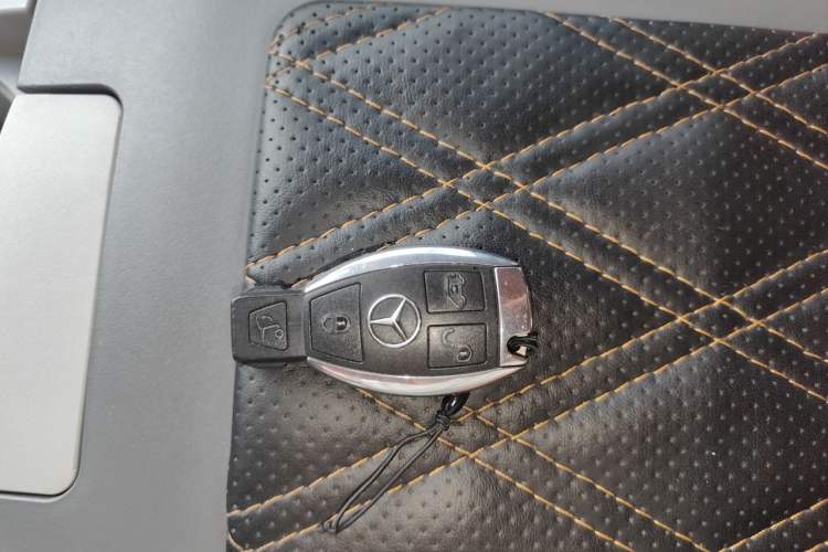 Used Mercedes-Benz V-Class 2017 V250 2.0T Base Model Vehicle Key