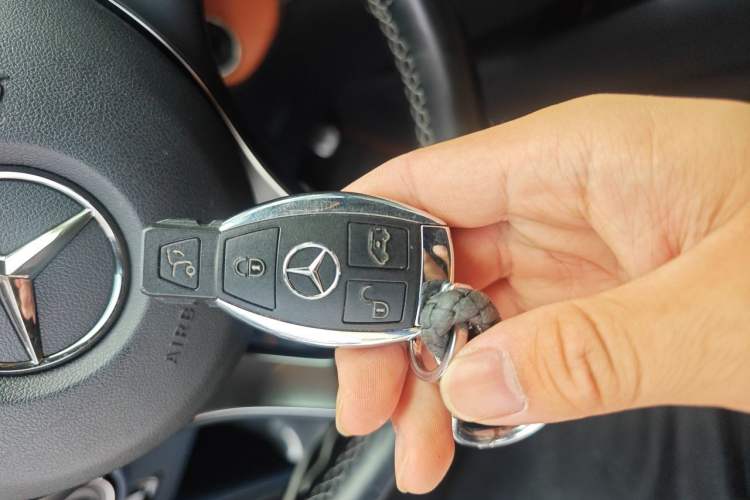 Used Mercedes-Benz V-Class 2017 V 260 L Prestige Extended Edition Vehicle Key