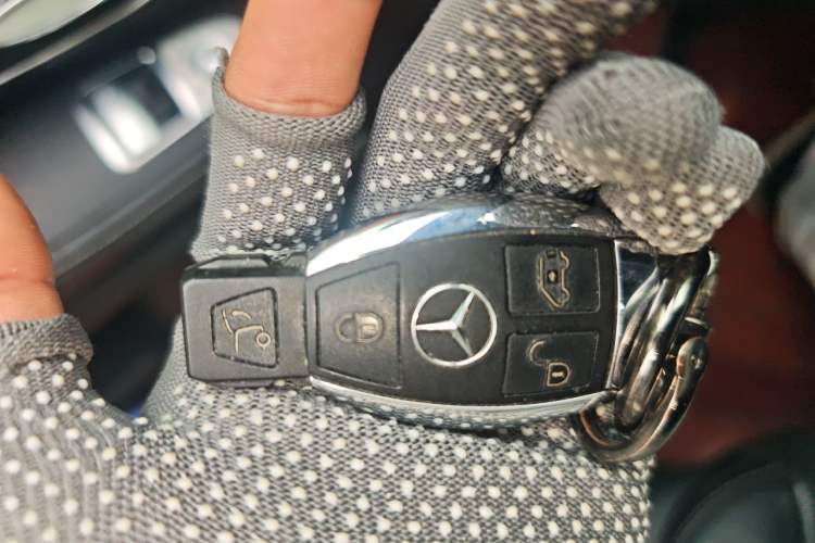 Used Mercedes-Benz V-Class 2017 V 260 L Prestige Extended Edition Vehicle Key
