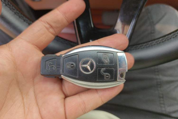 Used Mercedes-Benz V-Class  Vehicle Key