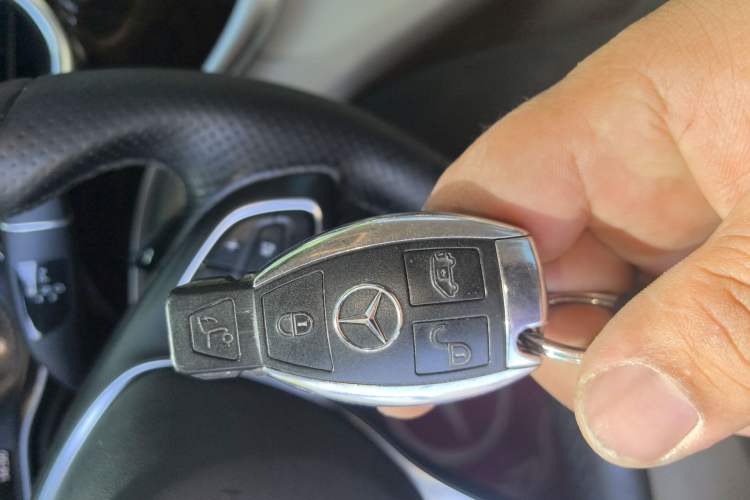 Used Mercedes-Benz V-Class 2017 V 260 L Prestige Extended Edition Vehicle Key