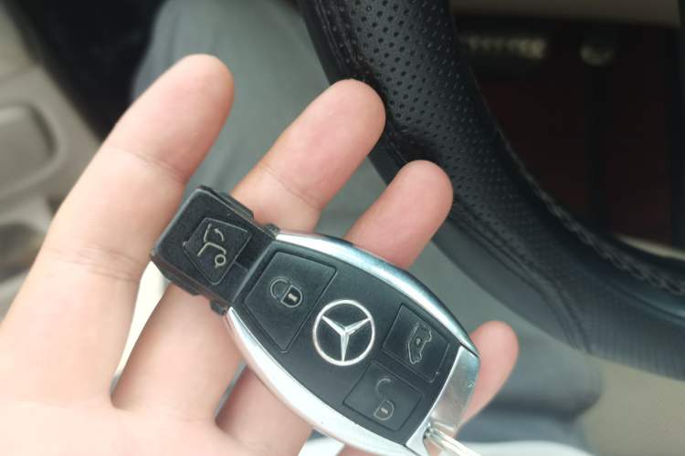 Used Mercedes-Benz V-Class 2017 V 260 Prestige Edition Vehicle Key