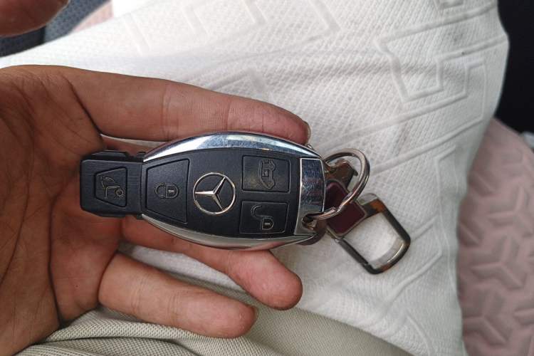 Used Mercedes-Benz V-Class 2017 V 260 Avantgarde Edition Vehicle Key