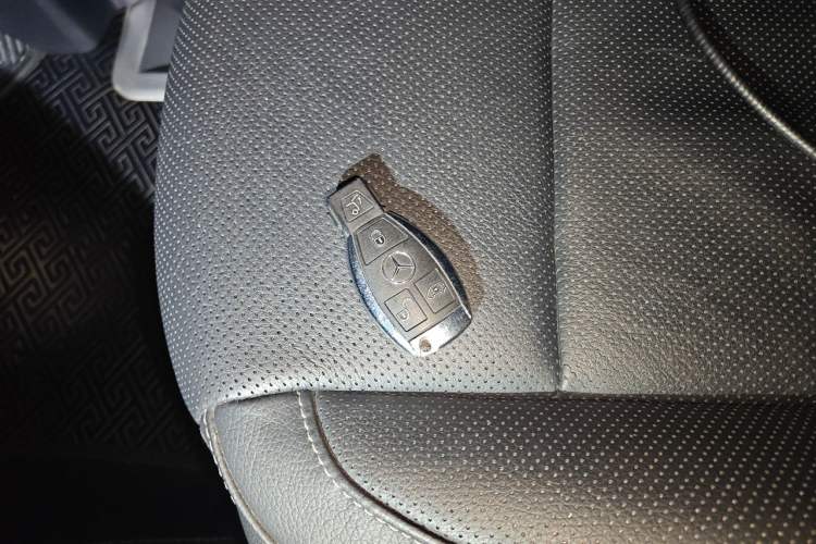 Used Mercedes-Benz V-Class 2017 V 260 Avantgarde Edition Vehicle Key