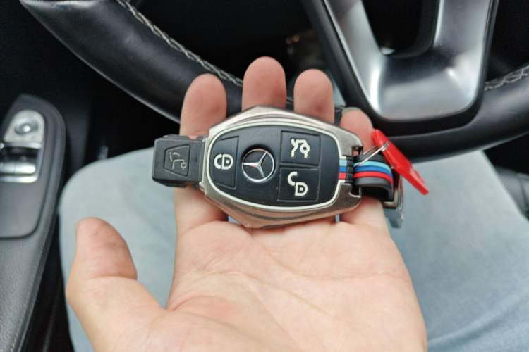 Used Mercedes-Benz V-Class 2017 V 260 L Prestige Extended Edition Vehicle Key