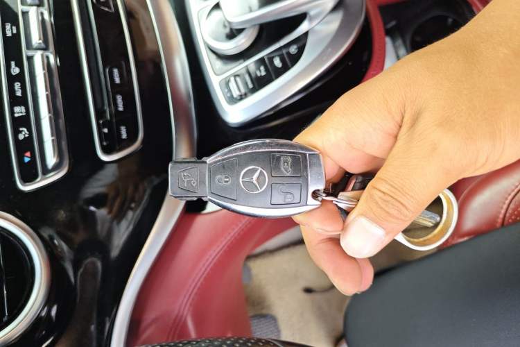 Used Mercedes-Benz V-Class  Vehicle Key