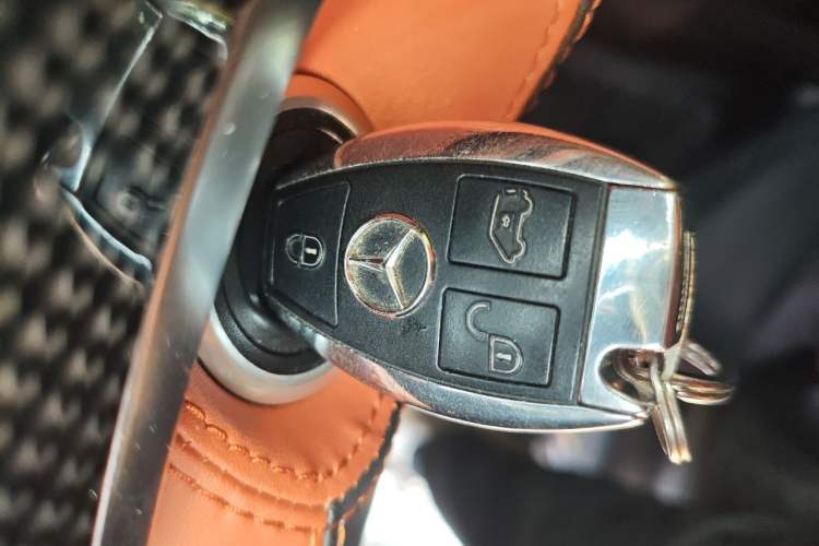 Used Mercedes-Benz V-Class 2017 V250 2.0T Base Model Vehicle Key