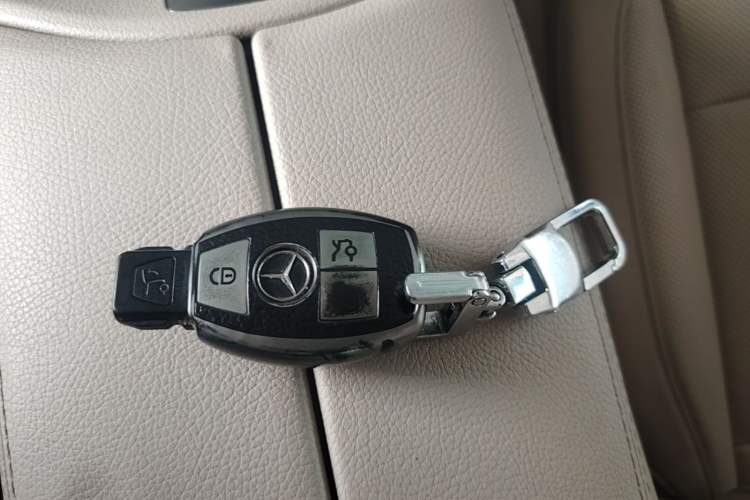Used Mercedes-Benz V-Class 2017 V 260 L Prestige Extended Edition Vehicle Key