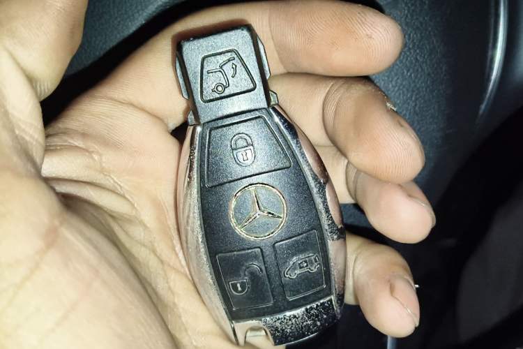 Used Mercedes-Benz V-Class 2017 V 260 Avantgarde Edition Vehicle Key