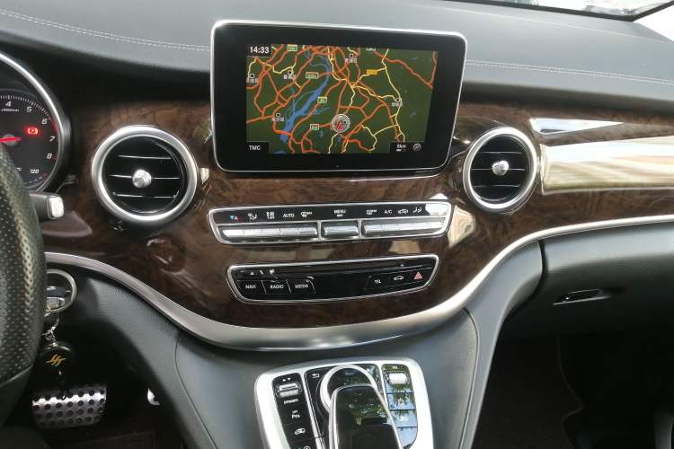Used Mercedes-Benz V-Class 2017 V 260 Prestige Edition Audio And AC Panel