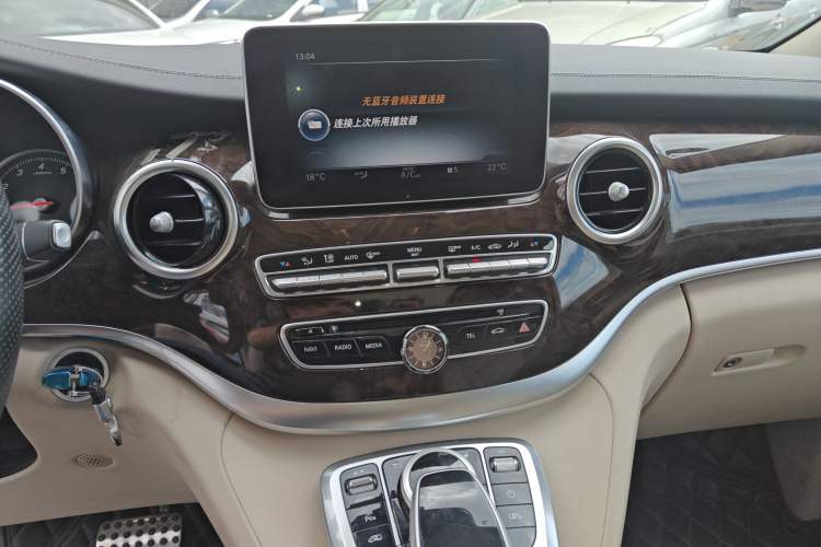 Used Mercedes-Benz V-Class 2017 V 260 Prestige Edition Audio And AC Panel