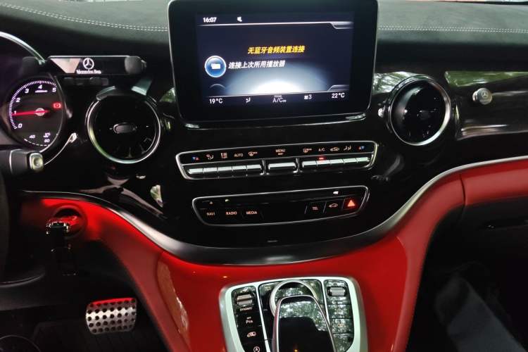 Used Mercedes-Benz V-Class 2017 V 260 L Prestige Edition Audio And AC Panel