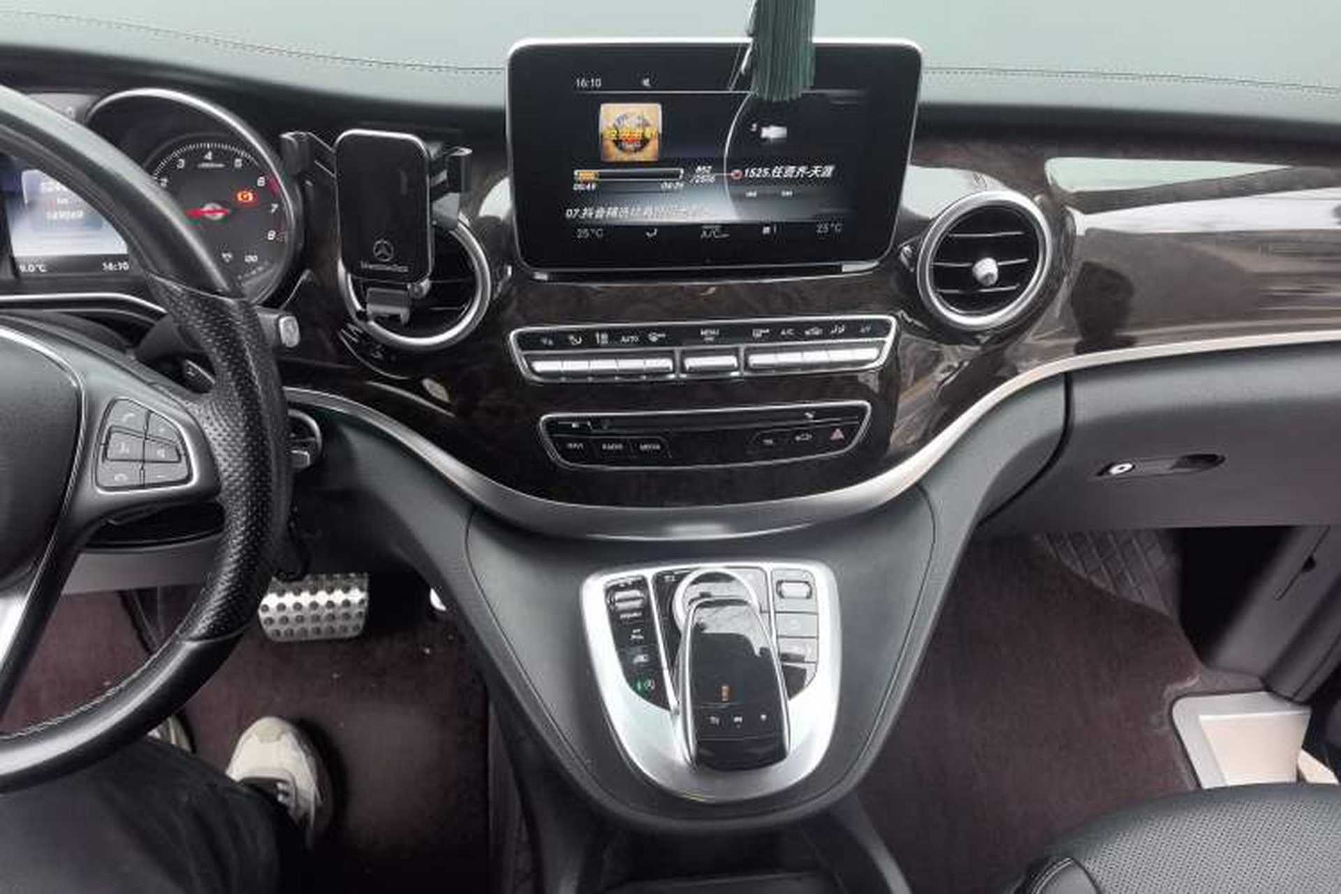 Used Mercedes-Benz V-Class 2017 V 260 L Prestige Edition Audio And AC Panel