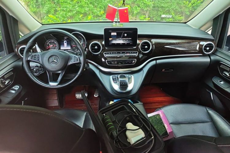 Used Mercedes-Benz V-Class 2017 V 260 Prestige Edition Center Console