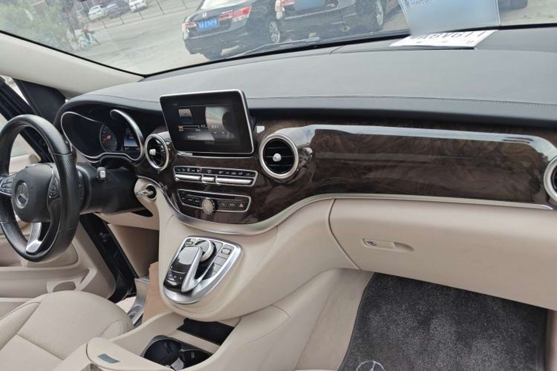 Used Mercedes-Benz V-Class 2017 V 260 Prestige Edition Center Console