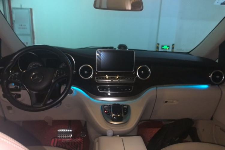 Used Mercedes-Benz V-Class 2017 V 260 Prestige Edition Center Console