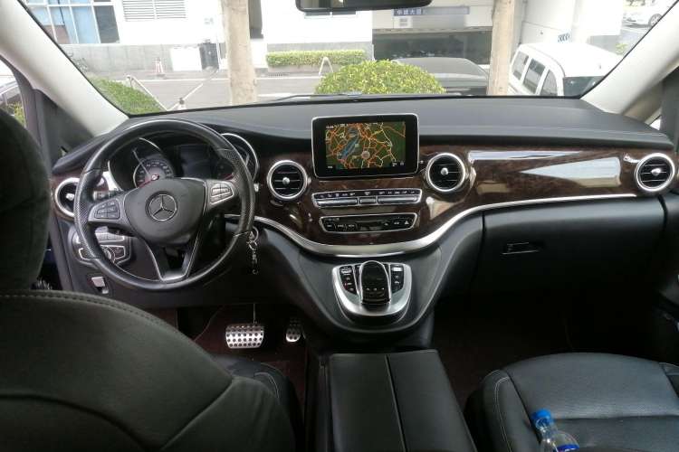 Used Mercedes-Benz V-Class 2017 V 260 Prestige Edition Center Console