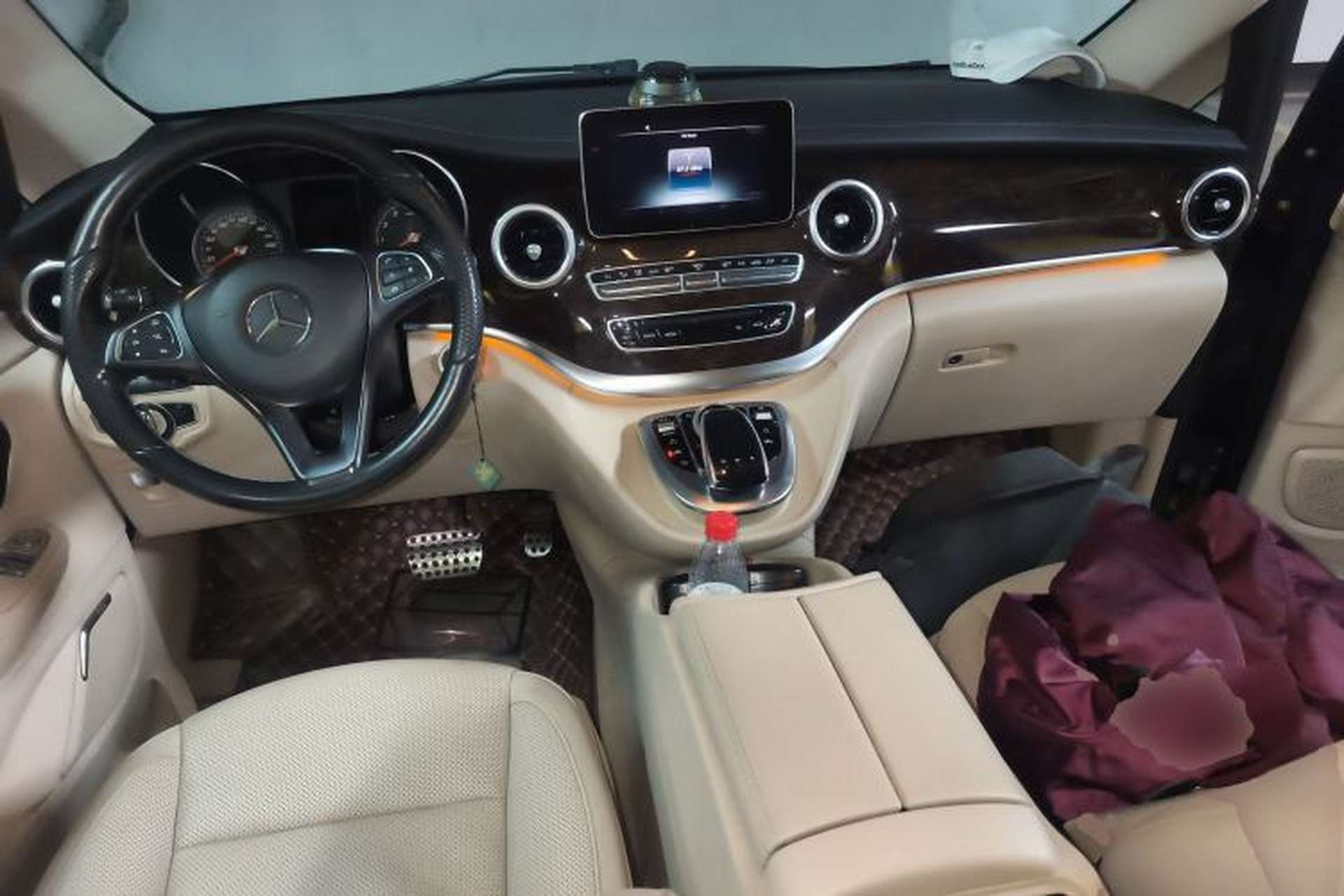 Used Mercedes-Benz V-Class 2017 V 260 Prestige Edition Center Console