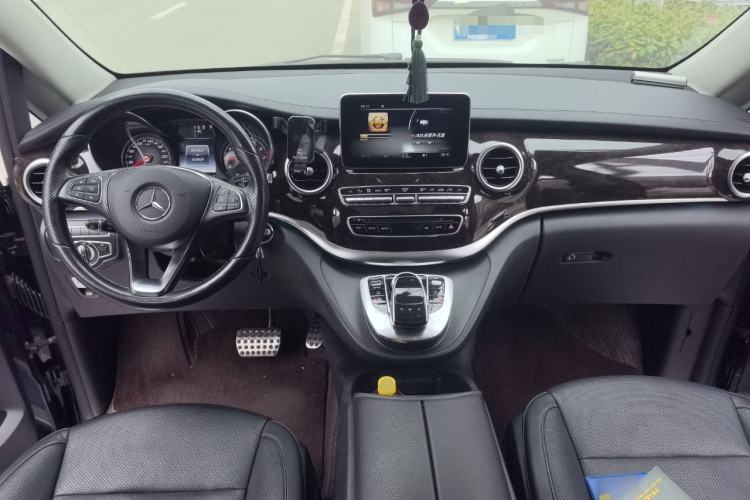 Used Mercedes-Benz V-Class 2017 V 260 L Prestige Edition Center Console