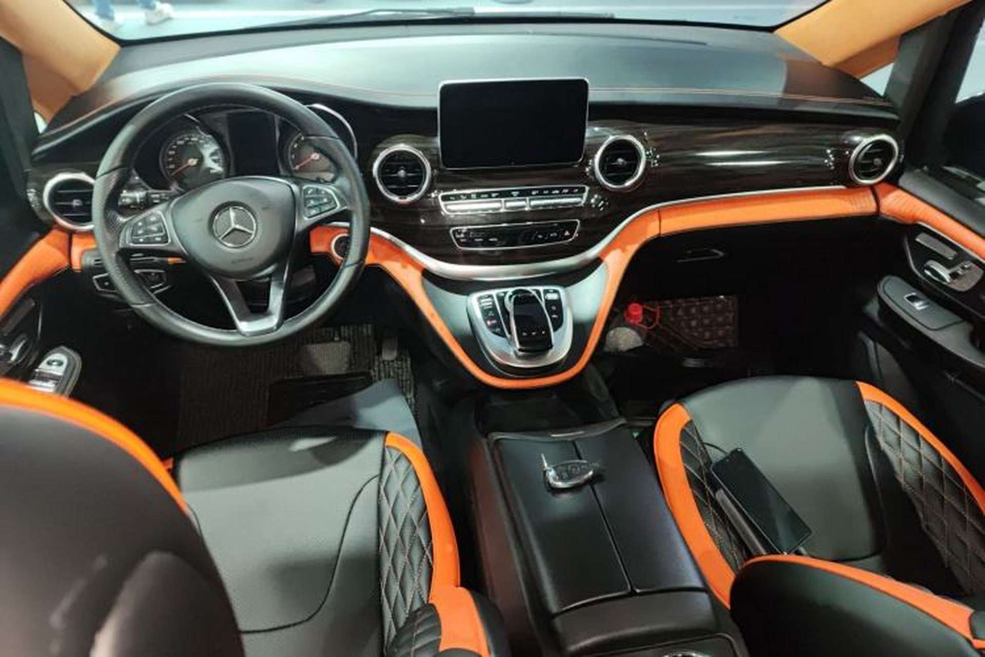 Used Mercedes-Benz V-Class 2017 V 260 Avantgarde Edition Center Console