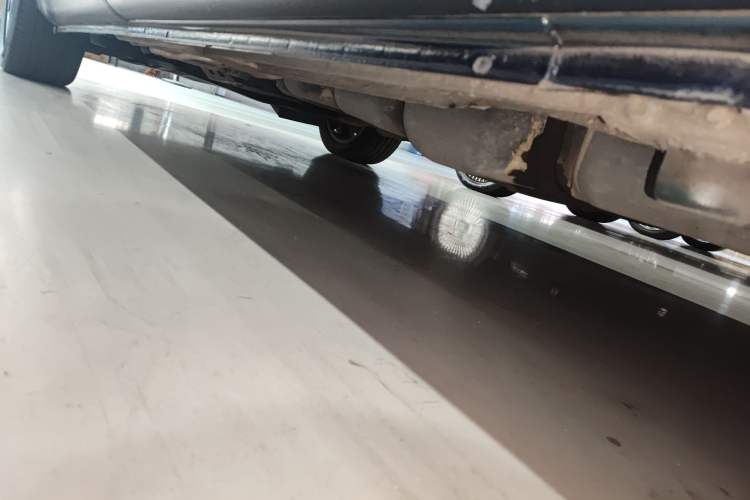 Used Mercedes-Benz V-Class 2017 V 260 Avantgarde Edition Chassis Rear Left