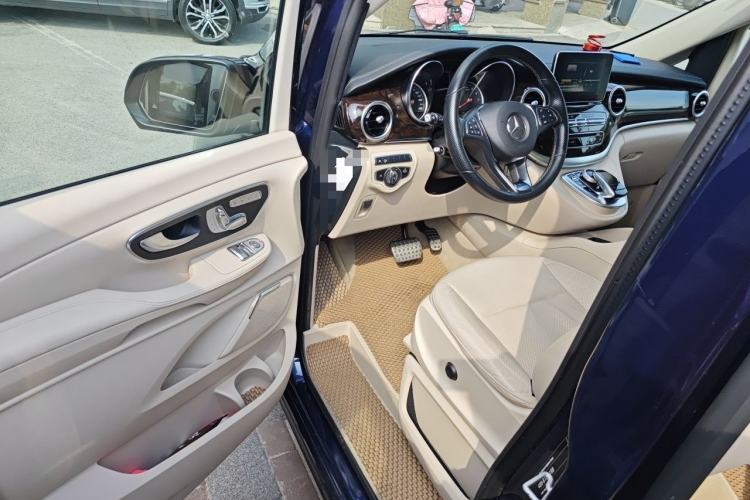 Used Mercedes-Benz V-Class 2017 V 260 L Prestige Extended Edition Driver Seat