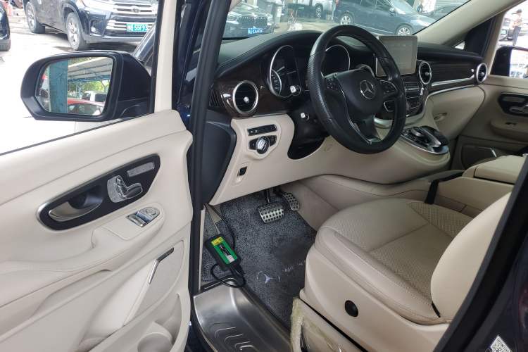 Used Mercedes-Benz V-Class 2017 V 260 Prestige Edition Driver Seat