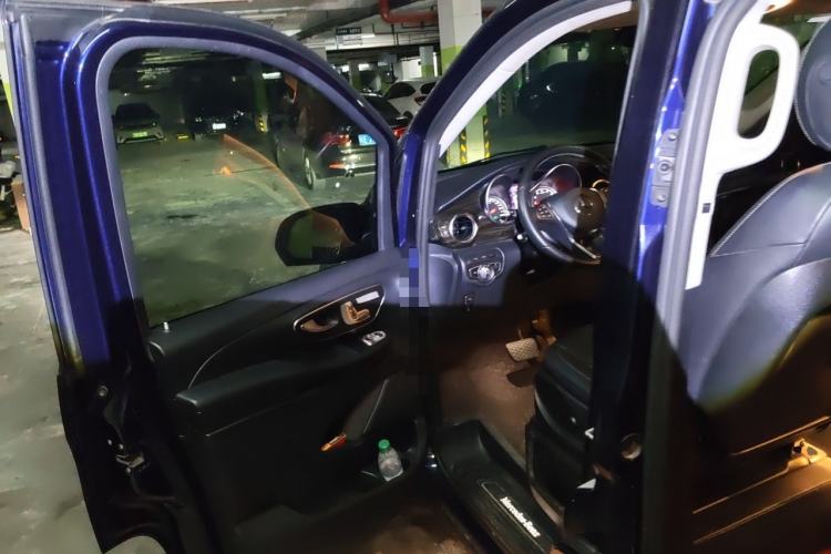 Used Mercedes-Benz V-Class 2017 V 260 Avantgarde Edition Driver Seat