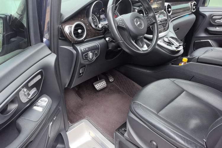 Used Mercedes-Benz V-Class 2017 V 260 L Prestige Edition Driver Seat