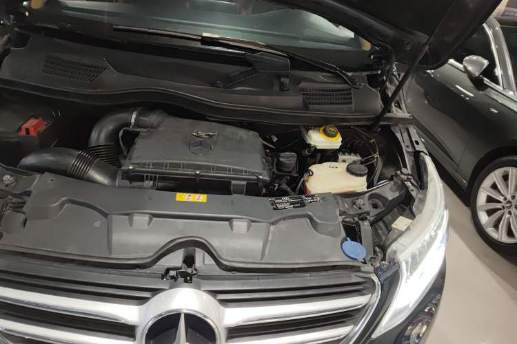 Used Mercedes-Benz V-Class 2017 V 260 Avantgarde Edition Engine Bay Left