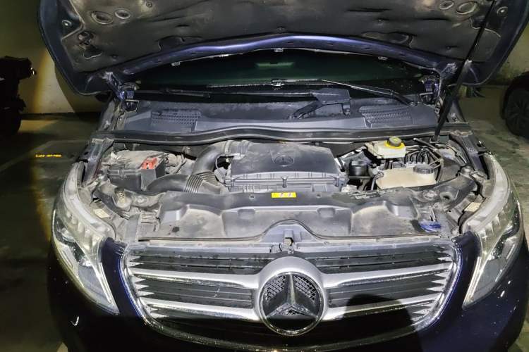 Used Mercedes-Benz V-Class 2017 V 260 Avantgarde Edition Engine Bay
