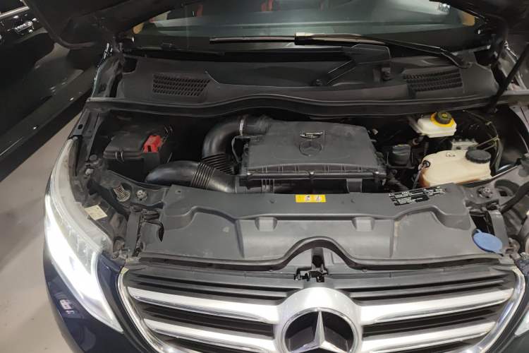 Used Mercedes-Benz V-Class 2017 V 260 Avantgarde Edition Engine Bay Right