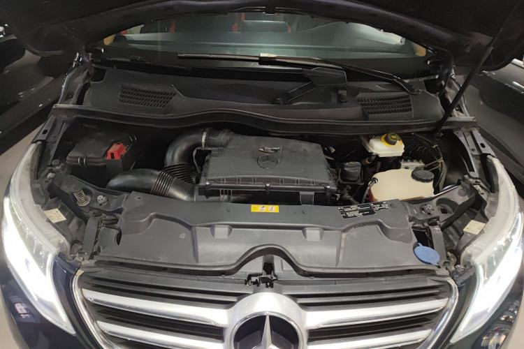 Used Mercedes-Benz V-Class 2017 V 260 Avantgarde Edition Engine Bay