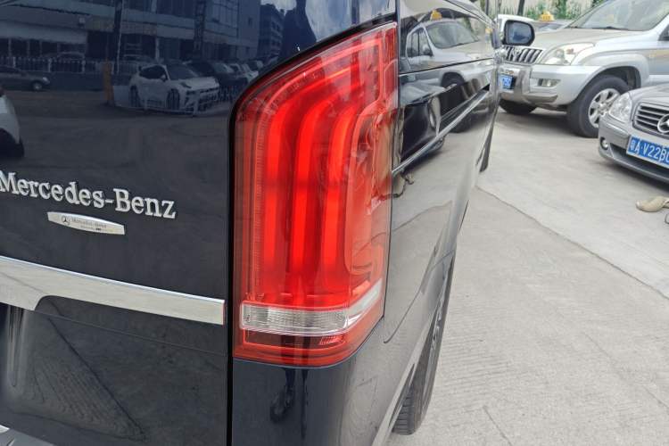 Used Mercedes-Benz V-Class 2017 V 260 Prestige Edition Exterior 6